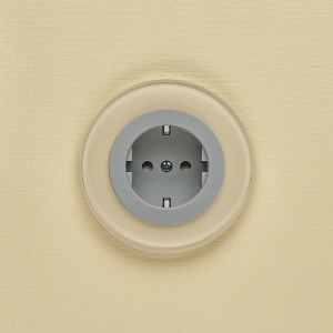 Розетка DeLUMO Ronda 1015 светлый бежевый на бежевом фоне