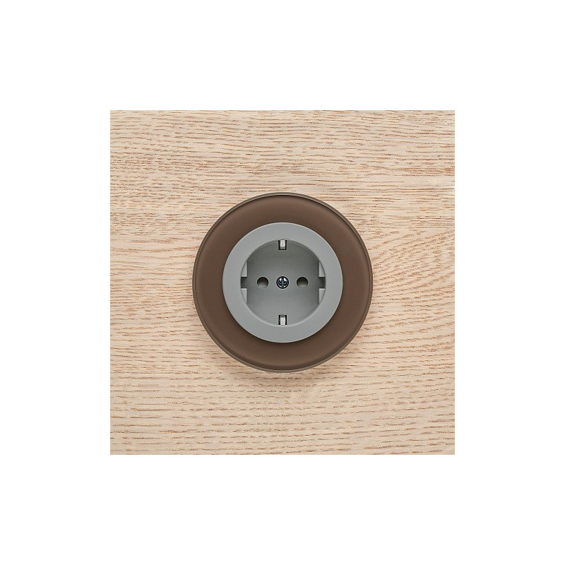 Розетка DeLUMO Ronda 7013 натуральный коричневый на бежевом фоне