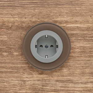 Розетка DeLUMO Ronda 7013 натуральный коричневый на деревянном фоне