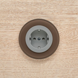 Розетка DeLUMO Ronda 7013 натуральный коричневый на бежевом фоне