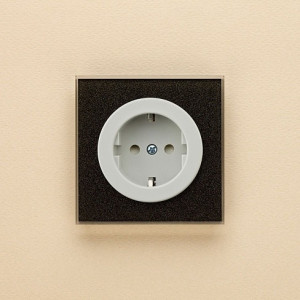 Розетка DeLUMO Takto 0337 сияющий черный