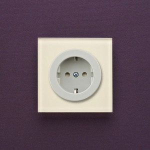 Розетка DeLUMO Takto 1013 белый жемчуг на темном фоне