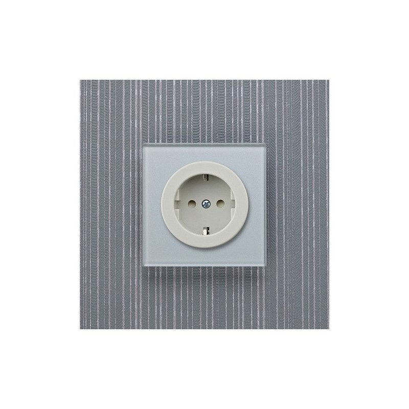 Розетка DeLUMO Takto 9006 серый металлик на сером фоне