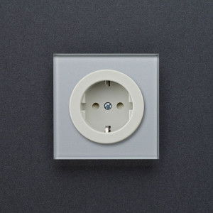 Розетка DeLUMO Takto 9006 серый металлик на темном фоне