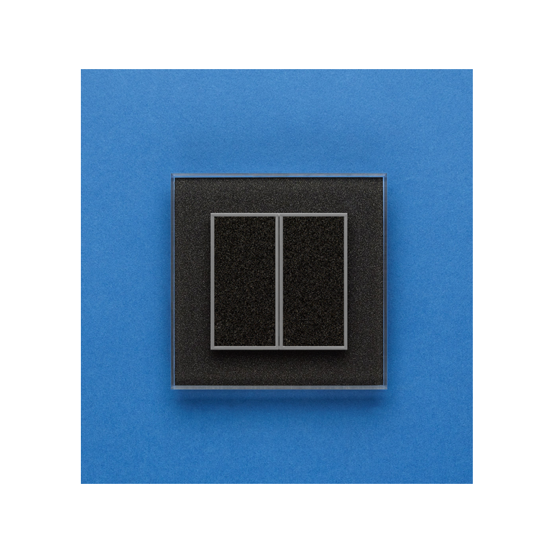 Двухканальный клавишный радиопульт DeLUMO Orto 0337 сияющий черный на синем фоне