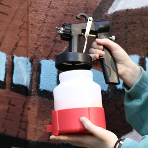 Краскопульт электрический DEKO DKSG800 HVLP 018-1109 в руке