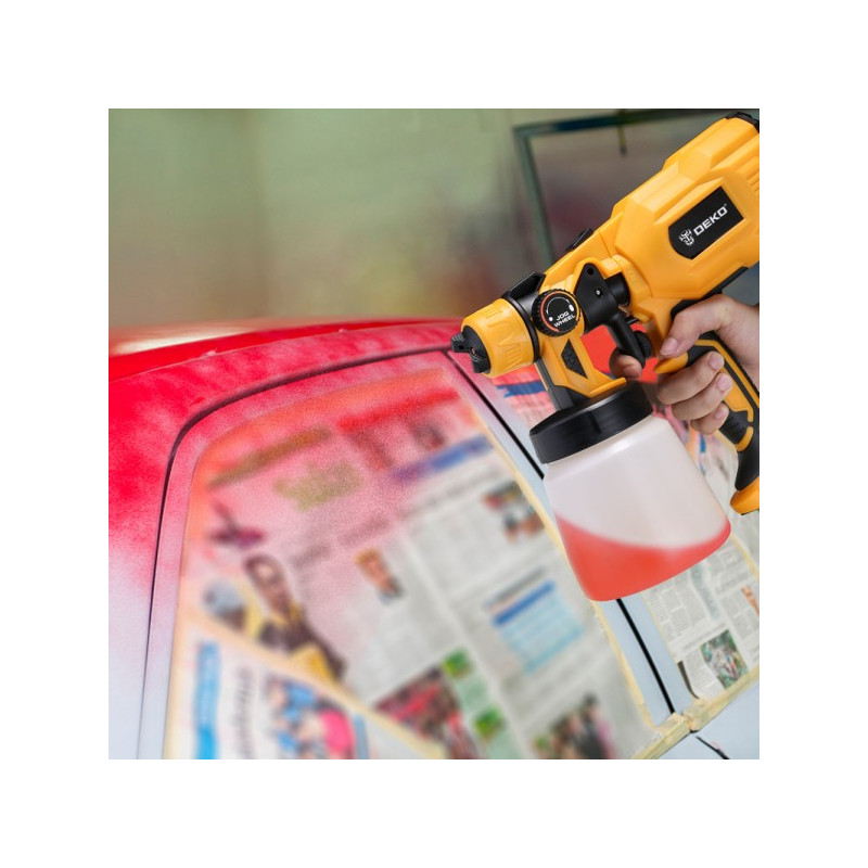Краскопульт аккумуляторный Deko DKSG20K2 063-4180 в работе