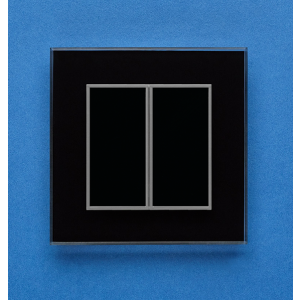 Двухканальный клавишный радиопульт DeLUMO Orto 9005 классический черный на синем фоне