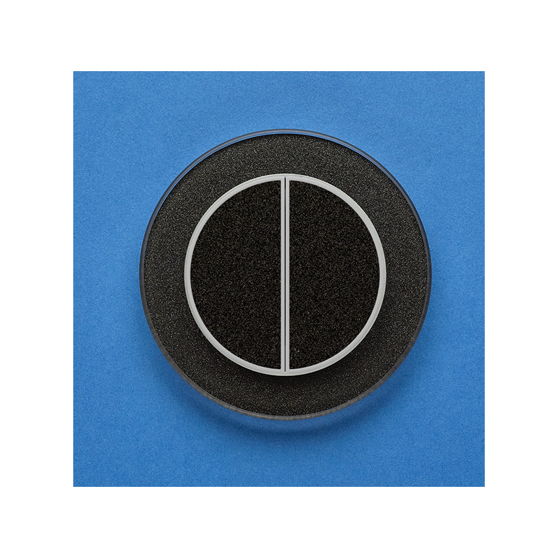 Двухканальный клавишный радиопульт DeLUMO Ronda 0337 сияющий черный на синей стене