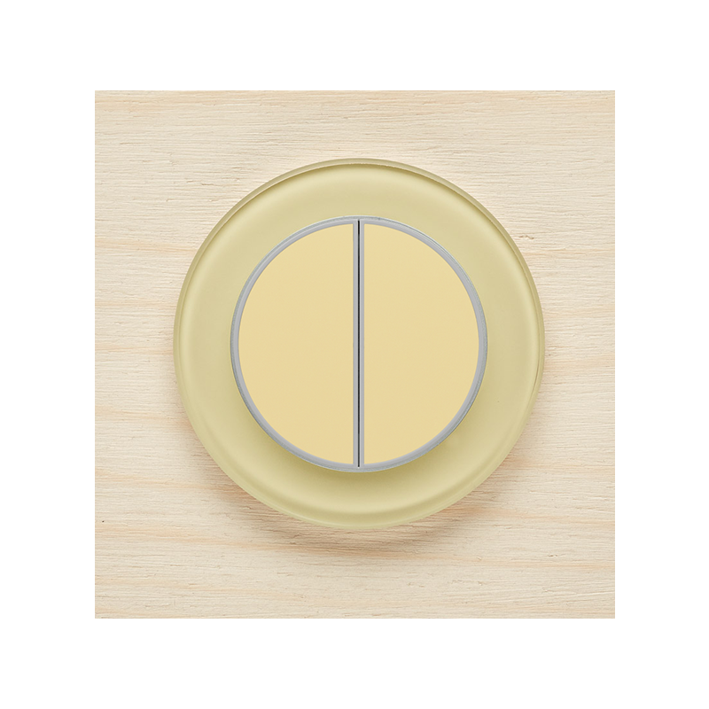 Двухканальный клавишный радиопульт DeLUMO Ronda 1014 классический бежевый на бежевой стене