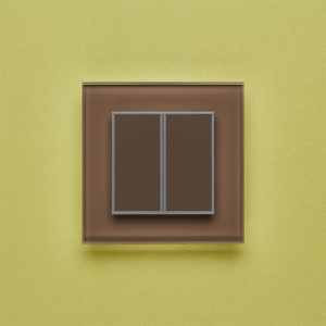 Одноканальный двухклавишный радиопульт DeLUMO Orto 7013 натуральный коричневый на зеленом фоне