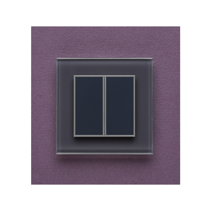 Одноканальный двухклавишный радиопульт DeLUMO Orto 7016 антрацит на стене