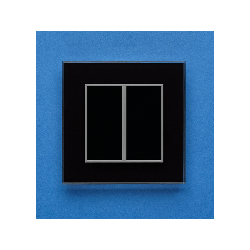 Одноканальный двухклавишный радиопульт DeLUMO Orto 9005 классический черный на синей стене