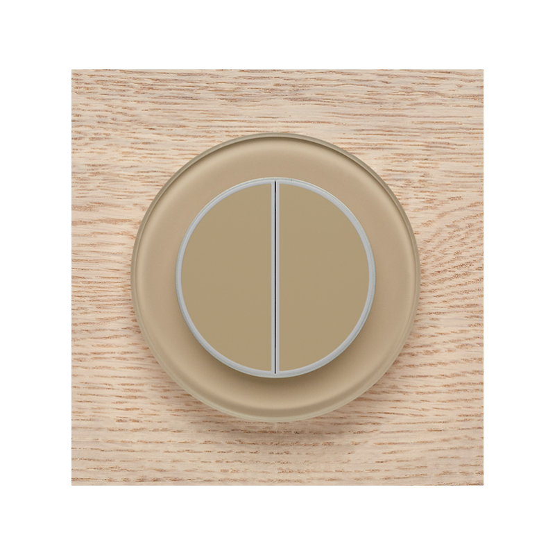 Одноканальный двухклавишный радиопульт DeLUMO Ronda 1236 светлый коричневый на деревянной стене