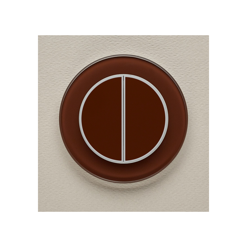 Одноканальный двухклавишный радиопульт DeLUMO Ronda 8017 темный коричневый на бежевой стене