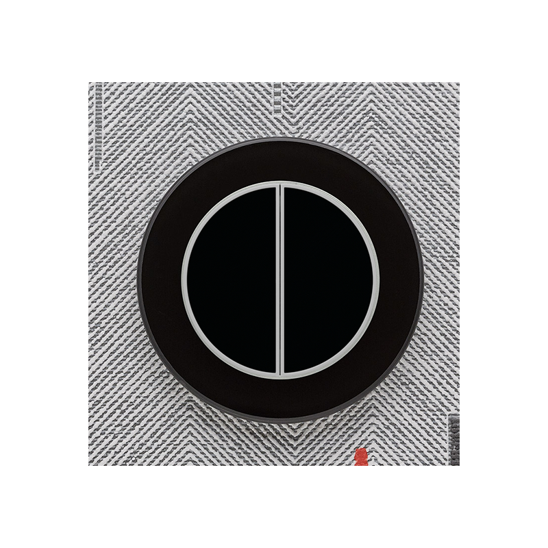 Одноканальный двухклавишный радиопульт DeLUMO Ronda 9005 классический черный на серой стене