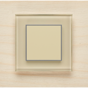 Одноканальный клавишный радиопульт DeLUMO Orto 1015 светлый бежевый на деревянной стене