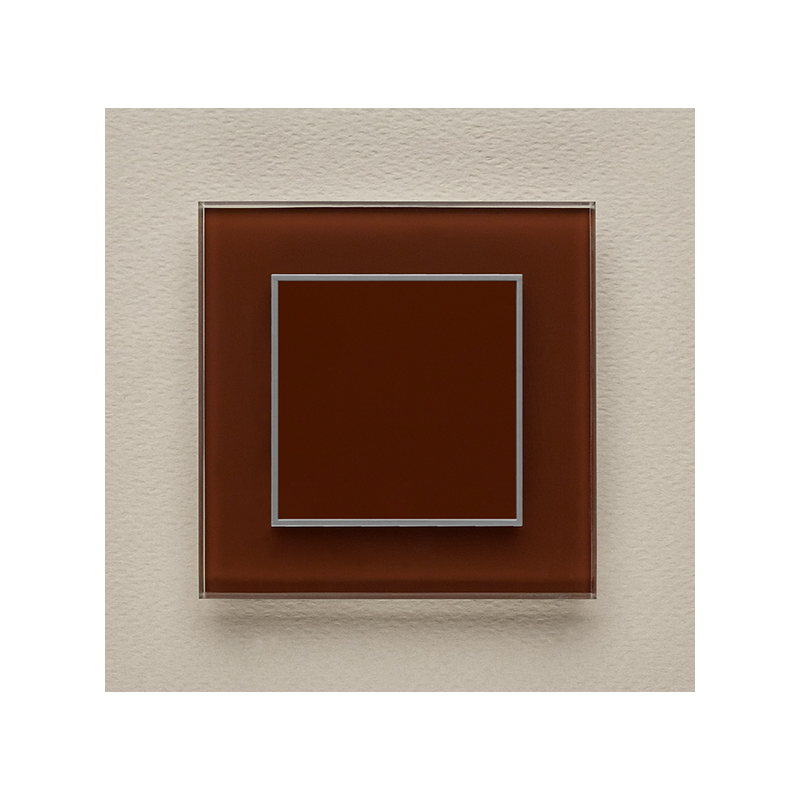 Одноканальный клавишный радиопульт DeLUMO Orto 8017 темный коричневый на бежевой стене