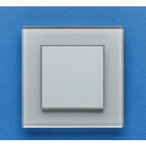 Одноканальный клавишный радиопульт DeLUMO Orto 9006 серый металлик на синей стене