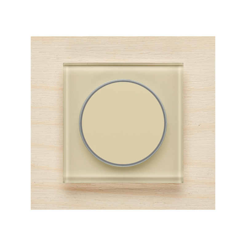Одноканальный клавишный радиопульт DeLUMO Takto 1015 светлый бежевый на деревянной стене