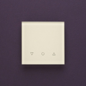 Одноканальный трехклавишный сенсорный радиопульт DeLUMO Senso 1013 белый жемчуг на темном фоне