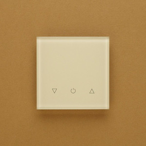 Одноканальный трехклавишный сенсорный радиопульт DeLUMO Senso 1015 светлый бежевый на коричневой стене