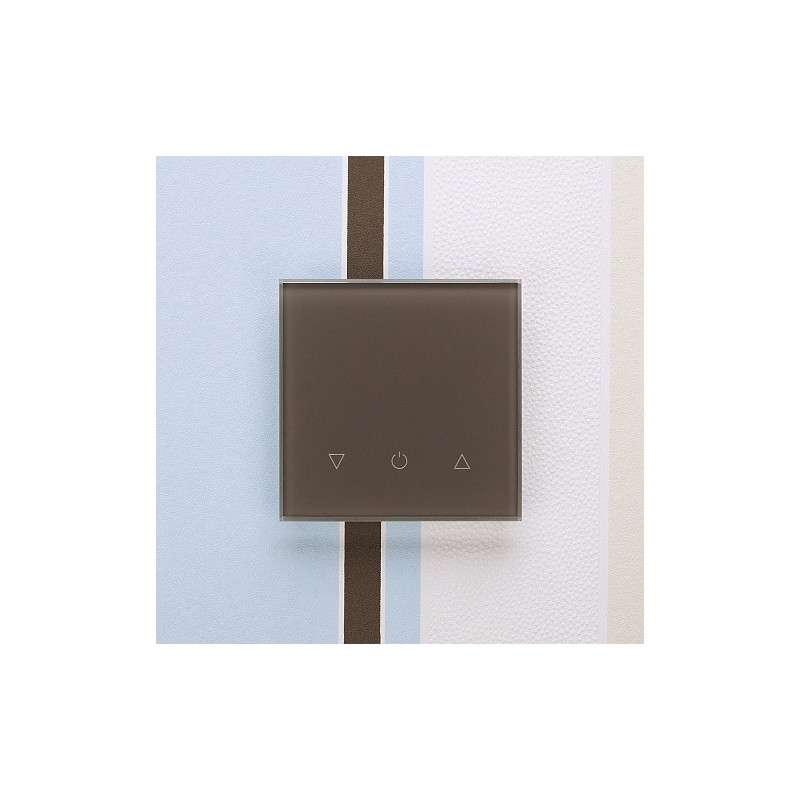 Одноканальный трехклавишный сенсорный радиопульт DeLUMO Senso 7013 натуральный коричневый на цветной стене