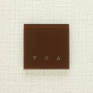 Одноканальный трехклавишный сенсорный радиопульт DeLUMO Senso 8017 темный коричневый на светлой стене