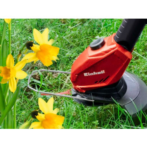 Триммер аккумуляторный Einhell 3411172 GC-CT 18/24 (без АКБ) вид в действии
