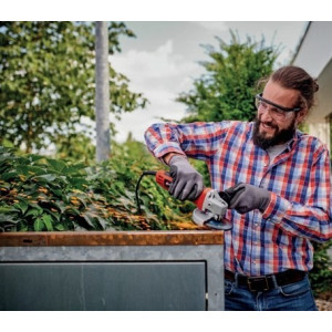 Угловая шлифмашина Einhell TC-AG 125/850 4430971 в работе