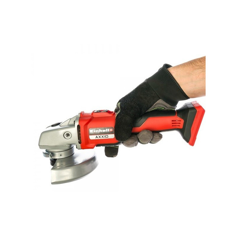 Угловая шлифмашина аккумуляторная Einhell AXXIO (без АКБ) в руке