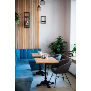 Стул AksHome Amur темно-серый/черный в комнате