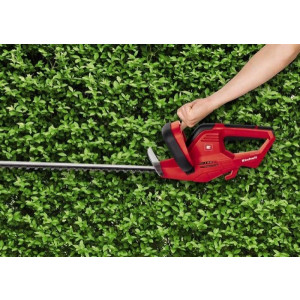 Кусторез  Einhell GC-EH 4550 вид в действии