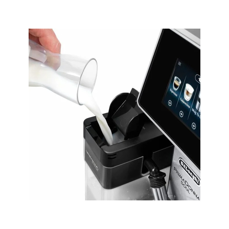 Кофемашина DeLonghi ECAM 610.75.MB вид в действии.