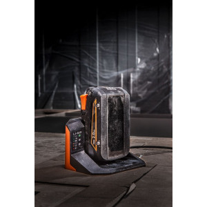 Аккумулятор с зарядным устройством AEG Powertools Set L1840S в работе