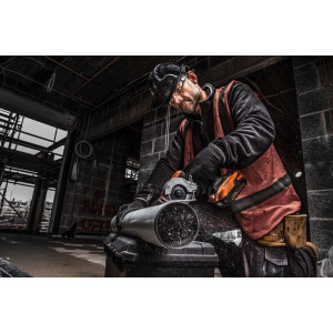 Циркулярная пила AEG Powertools BMMS 18SBL-0 (без АКБ) в работе