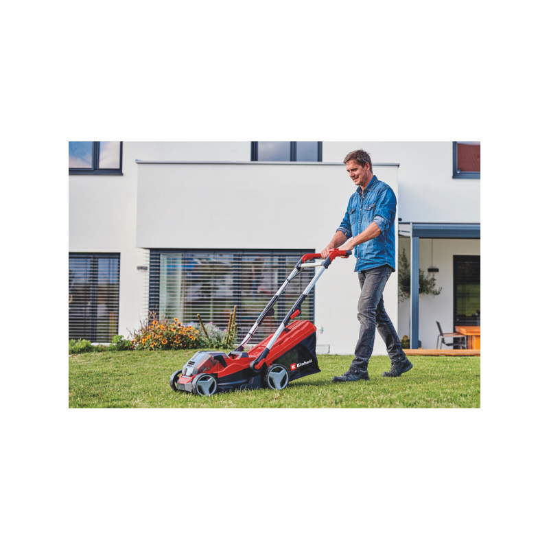 Газонокосилка аккумуляторная Einhell GE-CM 36/34-1 Li (без АКБ) в работе