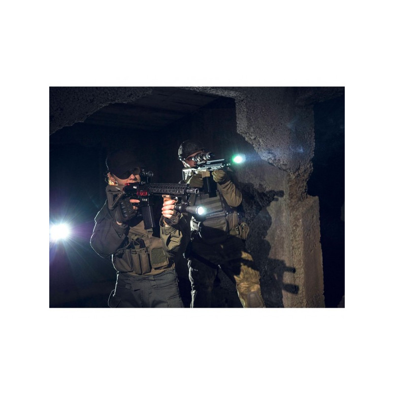 Фонарь Armytek Dobermann Pro белый - в процессе работы