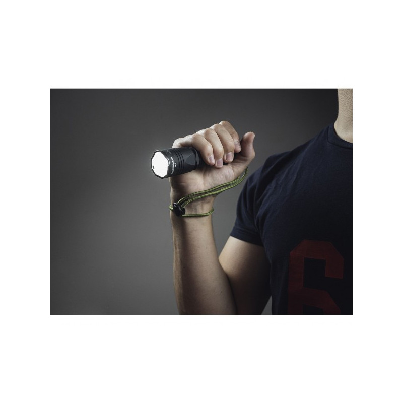 Фонарь Armytek Dobermann Pro белый -в работе