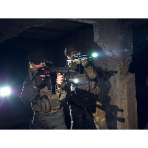 Фонарь Armytek Dobermann Pro белый - в процессе работы