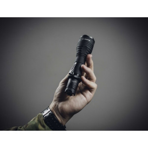 Фонарь Armytek Viking Pro теплый - вид в руке