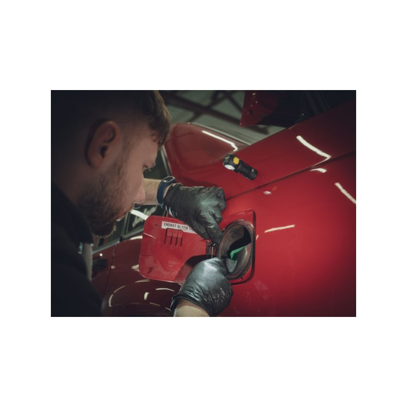 Фонарь Armytek Wizard C1 Pro теплый - вид крепления магнитом