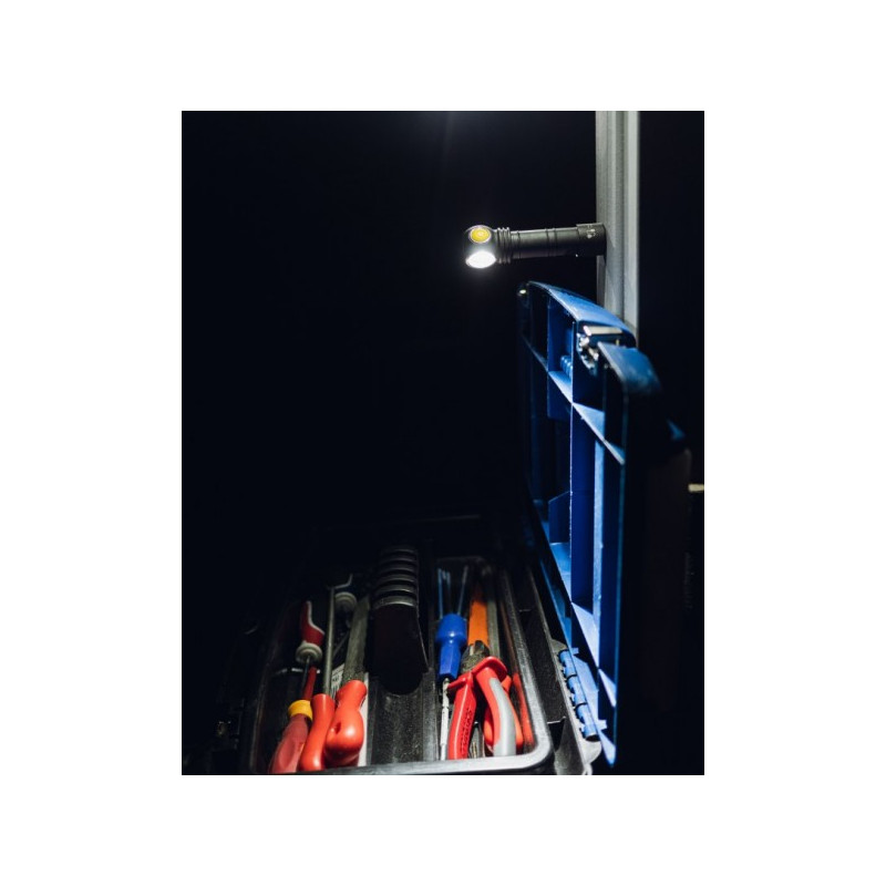 Фонарь Armytek Wizard C2 - крепление при помощ