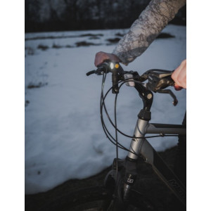 Фонарь Armytek Wizard C2 - крепление на велосипед