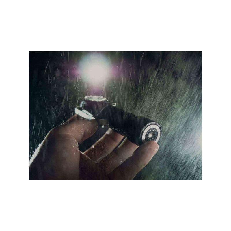 Фонарь Armytek Wizard C2 Pro Max теплый свет - работа под дождем