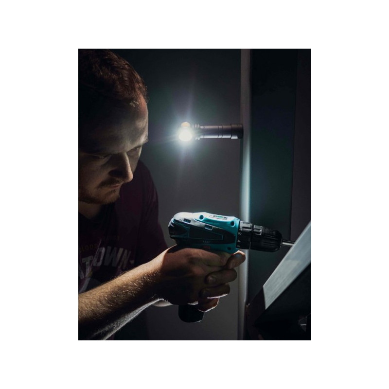 Фонарь Armytek Wizard C2 Pro Max теплый свет - крепление при помощи магнита