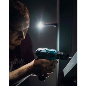 Фонарь Armytek Wizard C2 Pro Max теплый свет - крепление при помощи магнита