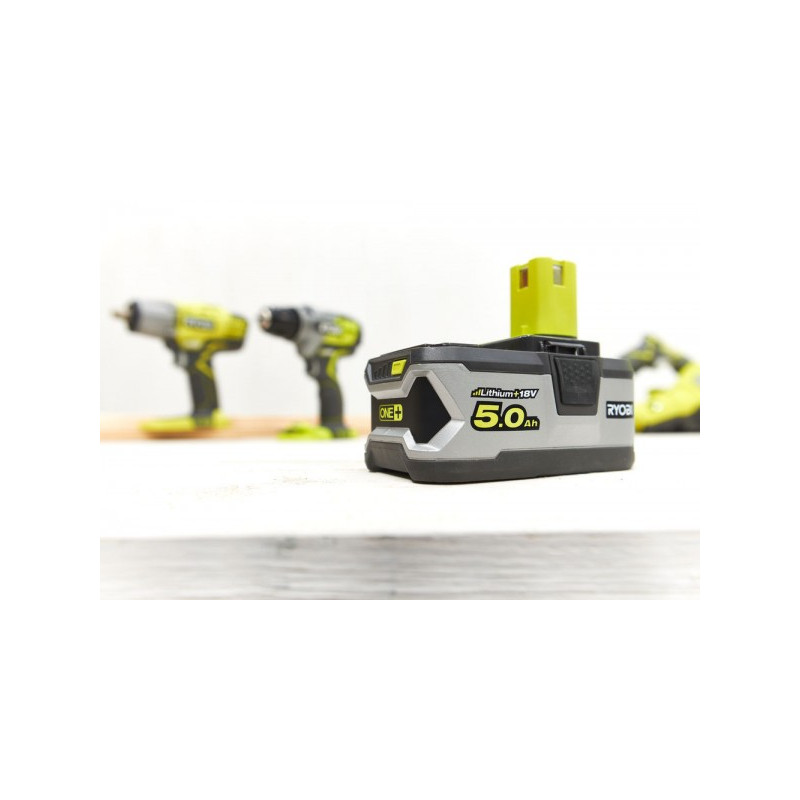 Вид спереди аккумулятора Ryobi RB18L50 Li-Ion 18 В 5.0 А·ч
