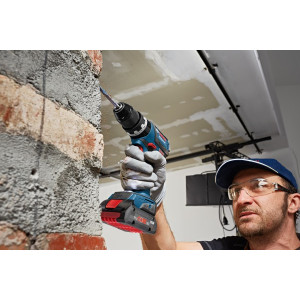 Аккумулятор с зарядным устройством Bosch ProCORE 18V Li-Ion 18 В 4.0 A·ч в процессе выполнения работ