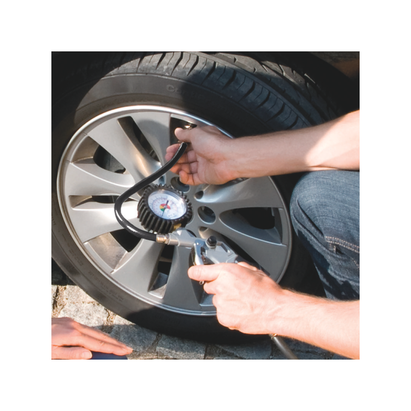 Пневмопистолет для накачки шин Einhell 4133110 в работе